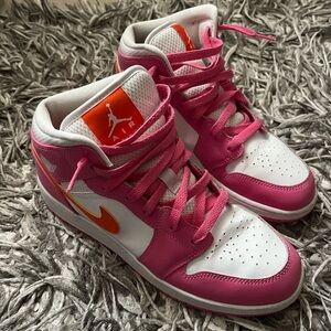Pinksicle Safety Orange Jordan 1 mid 7Y 8.5 women’s